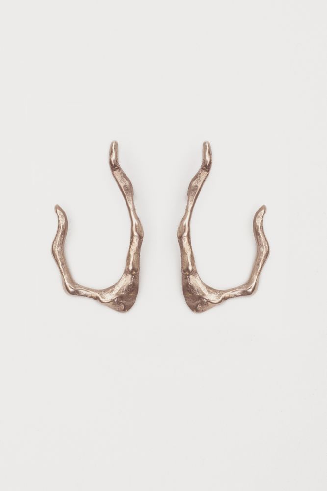 OUTLINES LARGE EARRING LEFT