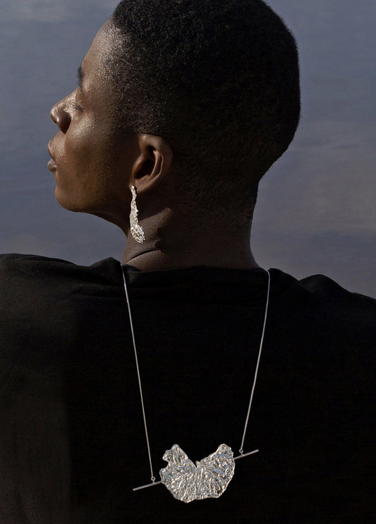 SIKA LONG NECKLACE SILVER